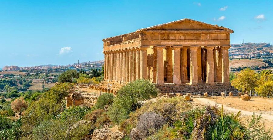 Agrigento: Valle dei Templi Fast-Track Ticket & Smart Guide - Temple of Zeus and the larger remains