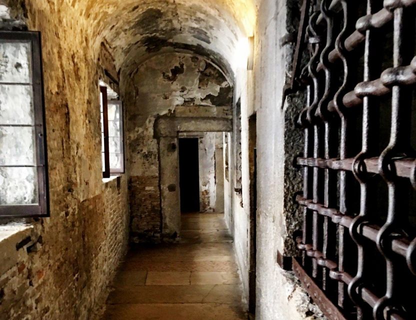 All-Inclusive Tour: Doge Palace, St Mark's Basilica & Square - The Bridge of Sighs and the cost of power