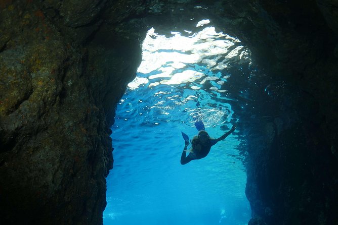 Amalfi Coast & Positano: Boat Tour with Snorkeling & Drinks - Why the coast looks better from a small boat