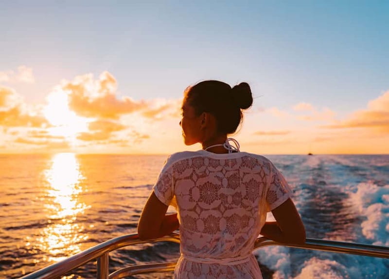 Amalfi: Sunset Boat Tour with Fruit and Drinks - Why the sunset looks best from the sea