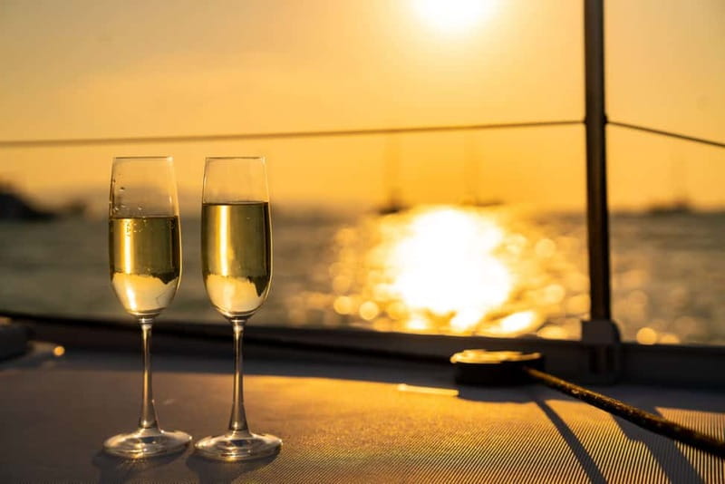 Amalfi: Sunset Boat Tour with Fruit and Drinks - The return to Amalfi and what the two hours feel like