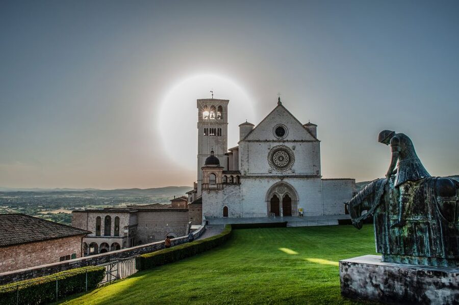Assisi: Private Walking Tour with St. Francis Basilica - Starting with St. Clare and the San Damiano Crucifix