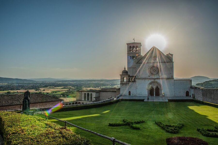Assisi: Walking Tour with St. Francis Basilica Visit - What the 2.5-hour pace feels like
