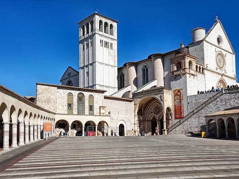 Assisi: Walking Tour with St. Francis Basilica Visit - Starting near Assisi’s Roman amphitheater