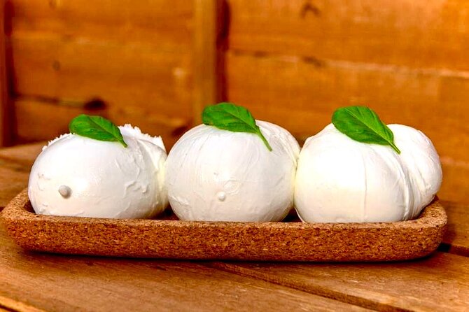 Authentic Naples Food Tour with 8+ Tastings of Pizza, Wine & More - Starting at Piazza Dante and entering PortAlba