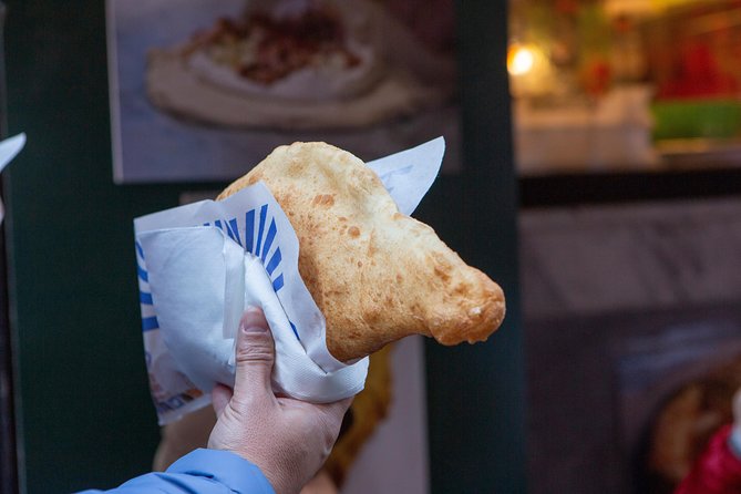 Authentic Naples Street Food Tour With Local Expert Guide - Spaccanapoli and the old city’s straight line