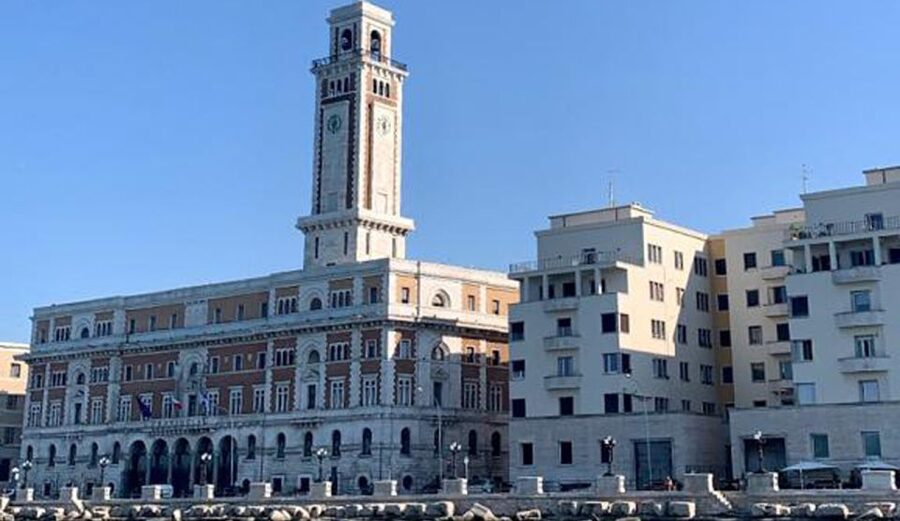 Bari by boat: admire the city from the sea with Aperitivo - The skippers make a real difference