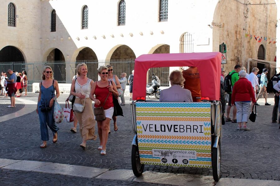 Bari: Old Town Guided Eco-Friendly Rickshaw Tour - Why a rickshaw works so well in Bari Vecchia