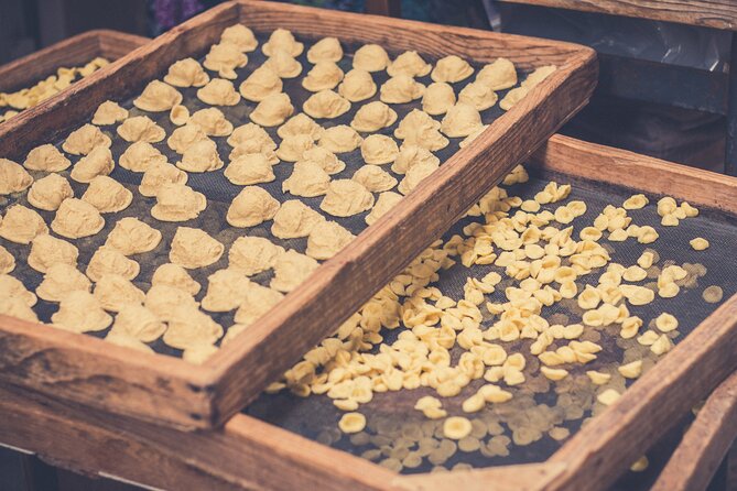 Bari Walking Tour with Pasta Experience - What the food tasting may add