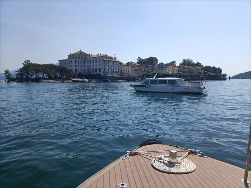 Baveno: Hop-On Hop-Off Boat Tour to 3 Borromean Islands - Three islands, three different moods
