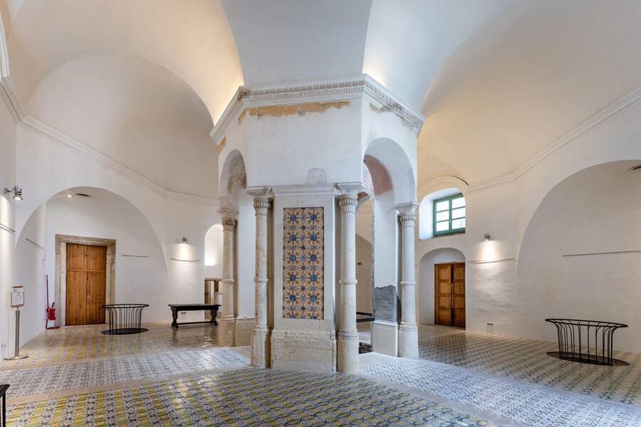Benedictine Monastery of Catania - English Guided Tour - Meeting the guide at Piazza Dante