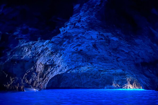 Boat Tour in Capri Italy - Swimming in the Green Grotto and other coves