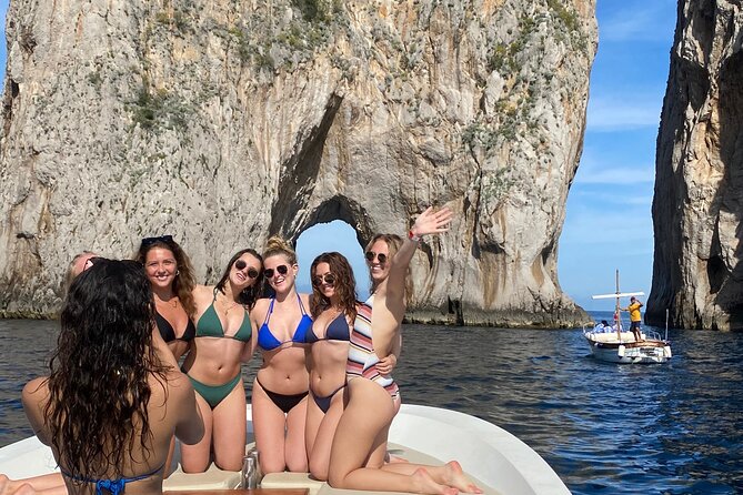 Boat Tour of the Caves on the Island of Capri - Why Capri looks better from a small boat
