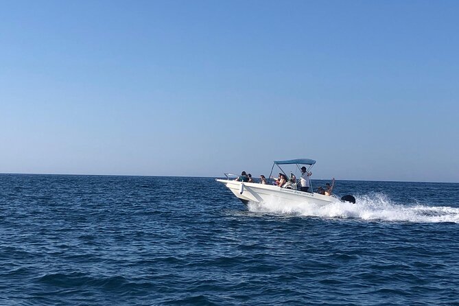 Boat trip to the Polignano a Mare caves - The stories behind the cliffs