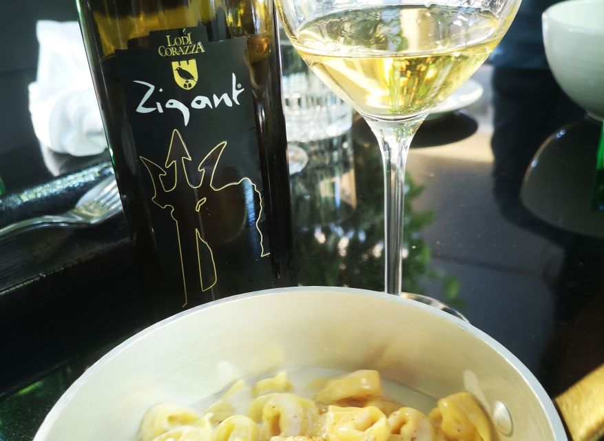 Bologna: City Center Guided Wine Walking Tour - The first glasses: an introduction to local styles