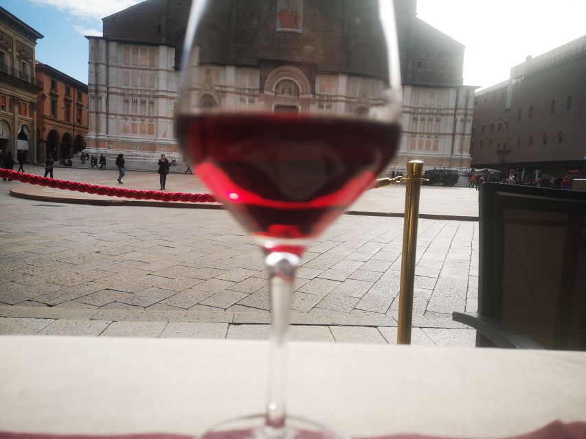 Bologna: City Center Guided Wine Walking Tour - Enoteche and osterie instead of a single tasting room