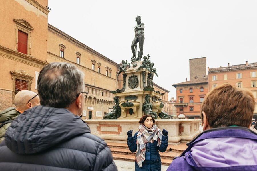 Bologna: City Center Walking Tour - Santo Stefano and Bologna’s contrasting churches