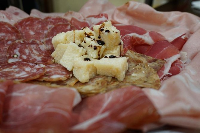 Bologna Food Tour from a local perspective - The Quadrilatero and an old-style aperitivo