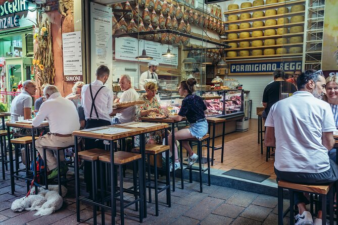 Bologna: Full meal Food Tour with Local Delights by Do Eat Better - Gelato or Torta degli Addobbi for dessert