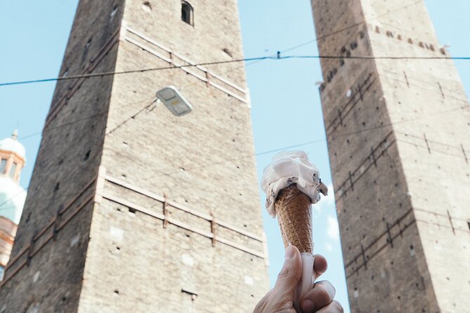 Bologna gastronomic experience with a local - Starting with tigelle and a pre-aperitivo bite