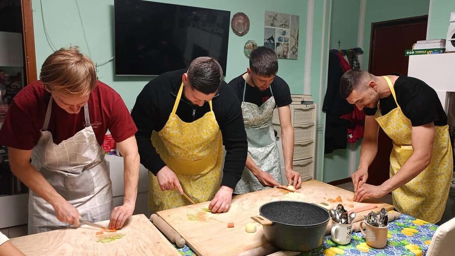 Bologna: Pasta Tagliatelle al Ragu Cooking Class with Wine - The three-hour pasta lesson