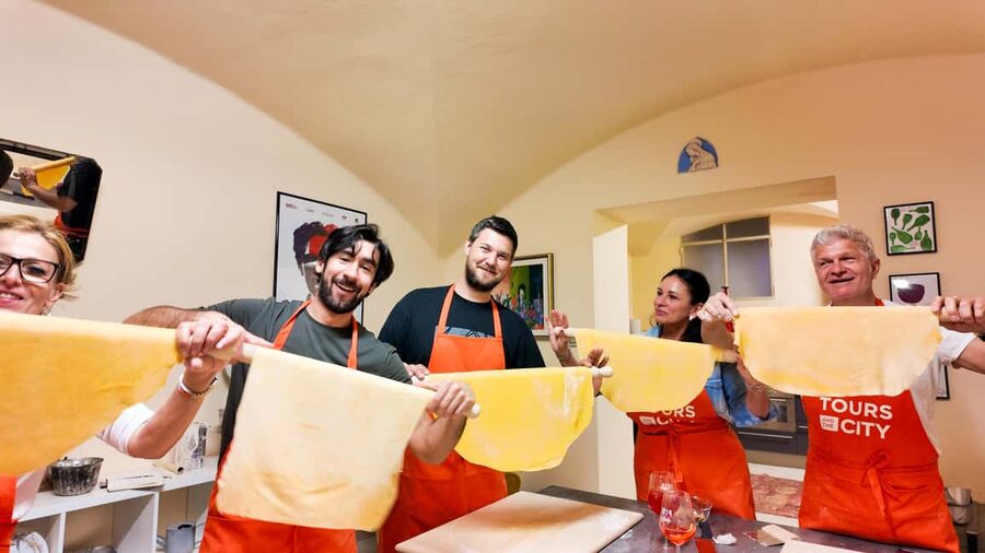 Bologna: Pasta Tagliatelle Ragu Cooking Class with Spritz - Why handmade pasta is the star