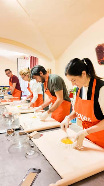 Bologna: Pasta Tagliatelle Ragu Cooking Class with Spritz - Location, timing, and practical details