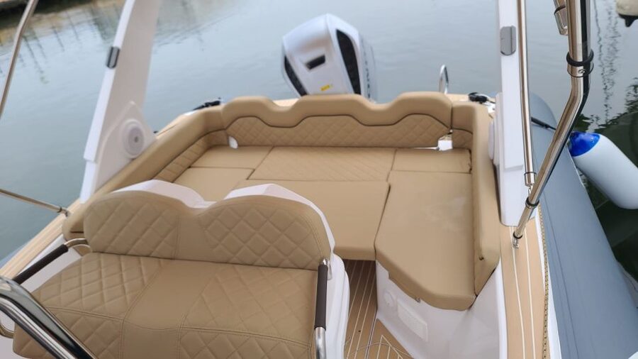 Cagliari: Boat Tour, 4 Stops, Swim, Snorkeling, & 1 Spritz - The skipper can make or break the mood