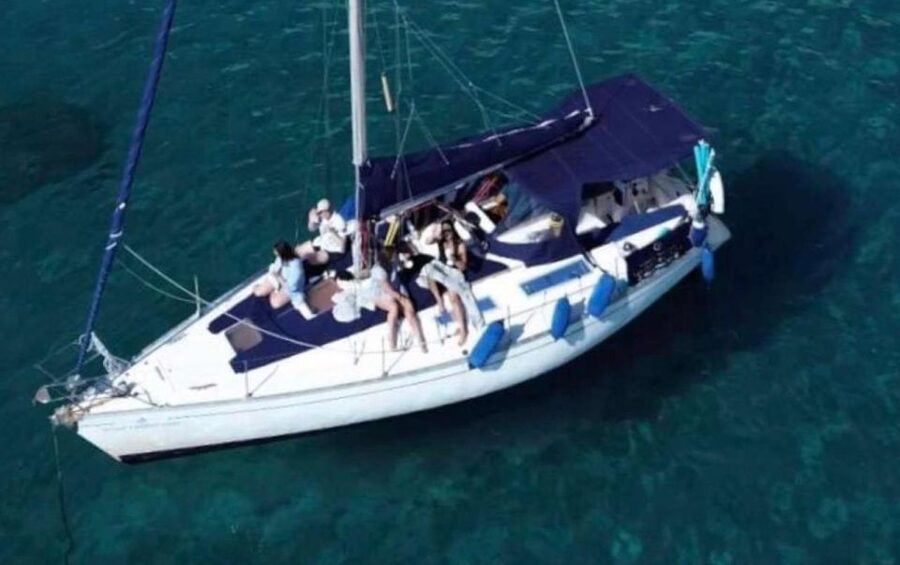 Cagliari: Sailing Tour with 4 Stops, Snorkeling and Prosecco - The return sail slows the pace