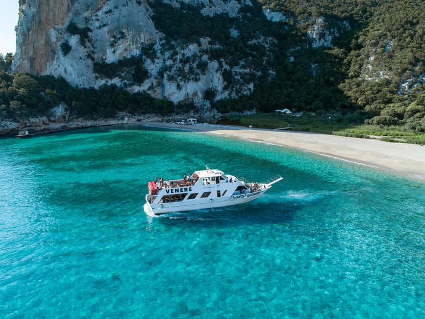 Cala Gonone: Grotta Bue Marino & Cala Luna Beach Boat Tour - Cala Luna, six caves, and a changing patch of sunlight