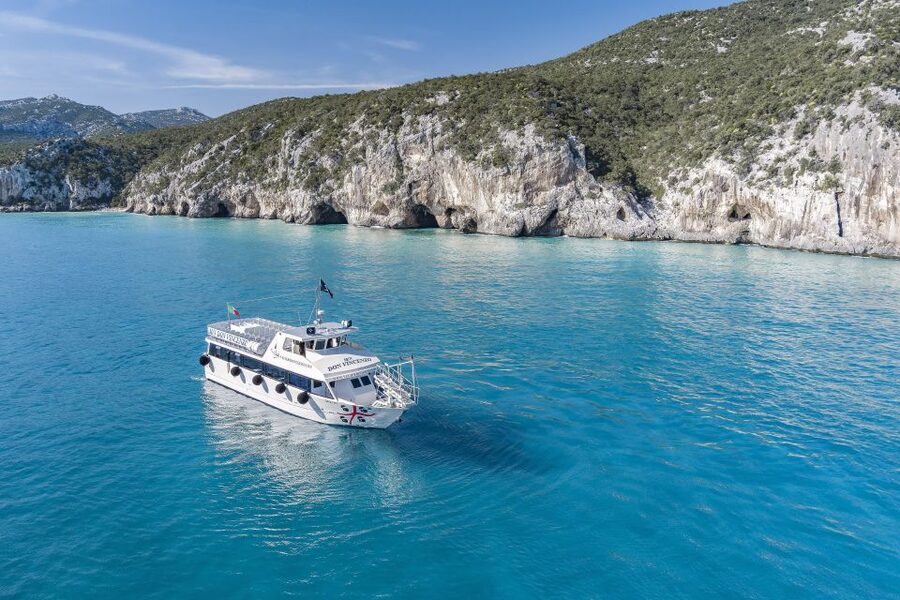 Cala Gonone: Grotta del Bue Marino and Cala Luna Boat Tour - Cala Luna offers a slower second half