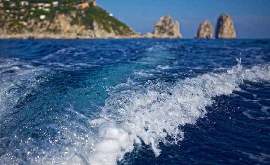Capri: 2-Hour Boat Tour with Happy Hour - Starting at Marina Grande under the white umbrellas