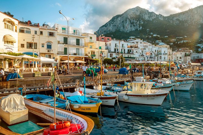 Capri Walking Tour with local guide - What the minibus changes on a busy island