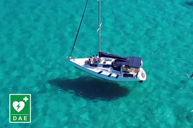 Catamaran tour stops bathing and snorkeling toast with prosecco - Why this boat trip works so well in Cagliari