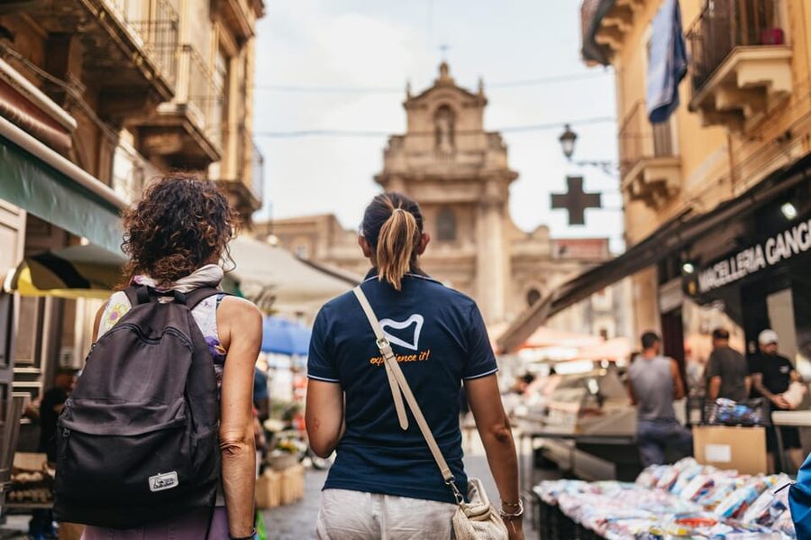 Catania: Guided Street Food Walking Tour - The guides are a major part of the experience