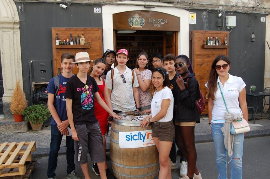 Catania: Guided Street Food Walking Tour - Villa Bellini and the Roman amphitheater