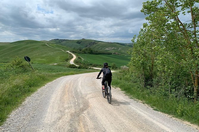 Chianti Delights: A Tale Of Two Wineries With A Vineyard Dinner - Timing, group size, and the risk of a late arrival
