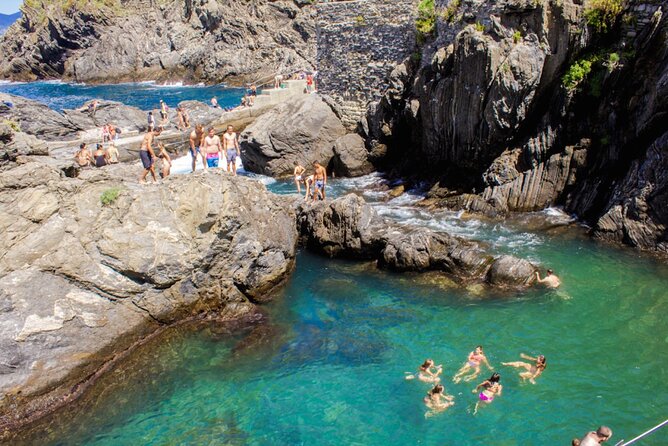 Cinque Terre Hybrid Boat Tour from Monterosso - Corniglia above the cliffs