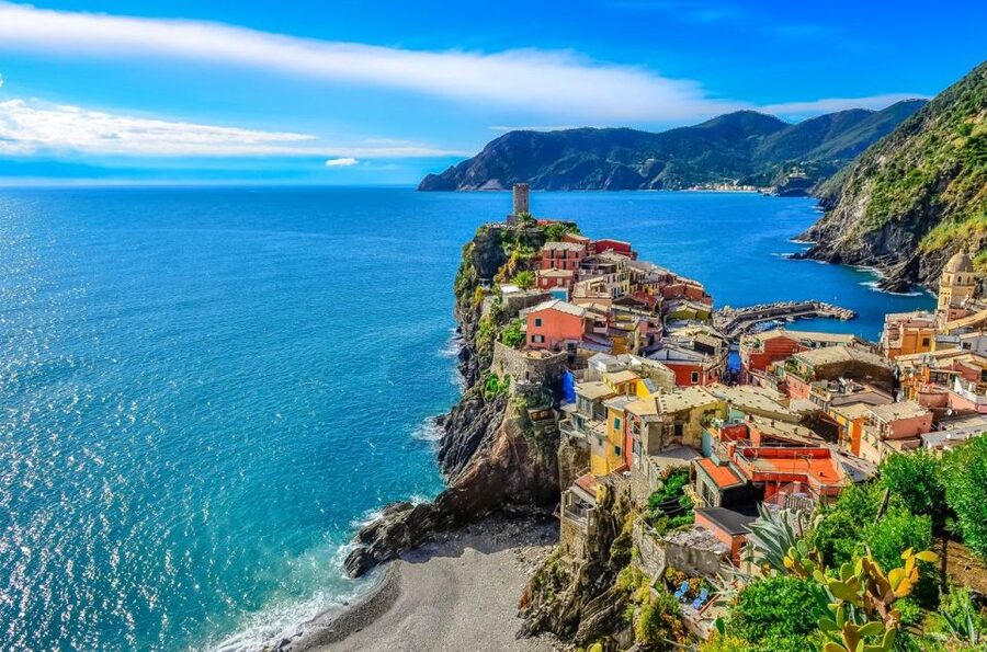 Cinque Terre: Hybrid Boat Tour with Swimming Stop - Manarola and Riomaggiore, the southern villages