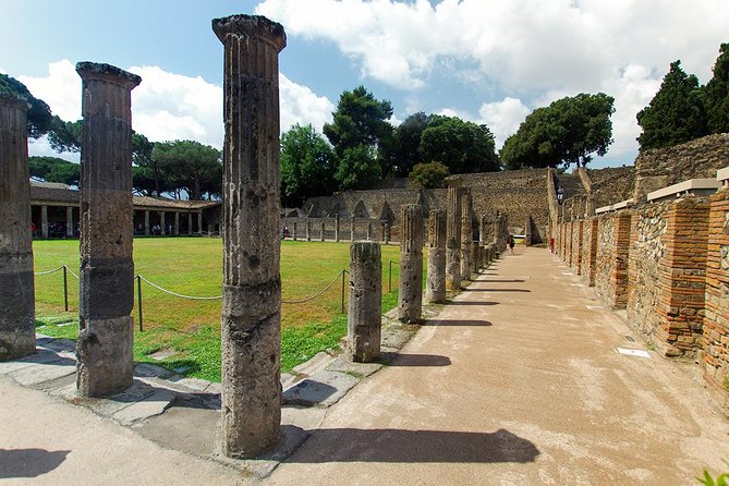 Complete Pompeii Skip the Line Tour with Archaeologist Guide - The Temple of Apollo and Roman Forum