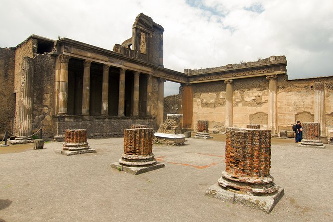 Complete Pompeii Skip the Line Tour with Archaeologist Guide - Roman Baths and Public Amenities