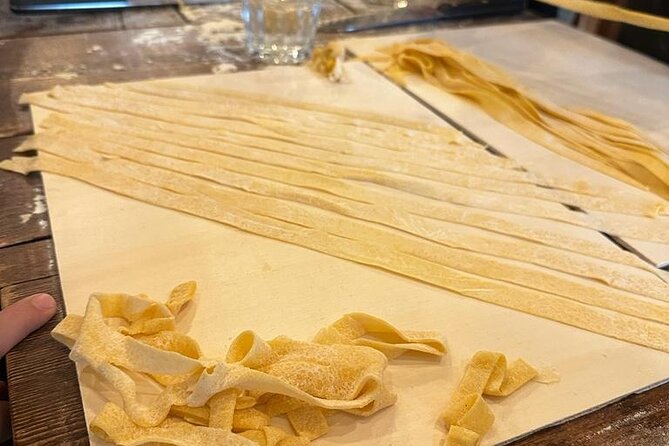 Cooking Class 2 Hour Spanish Steps - Fettucine and Tiramisù - A social meal with wine and limoncello