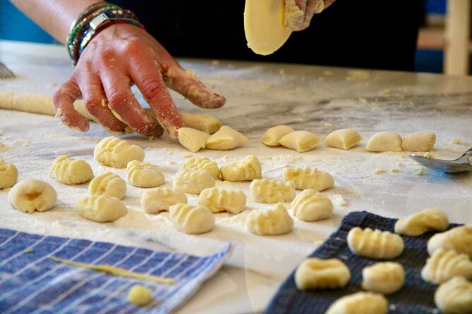 Cooking Class : Fresh pasta and TIRAMISÙ with Lake Garda wines - Local wines and a meal at the table