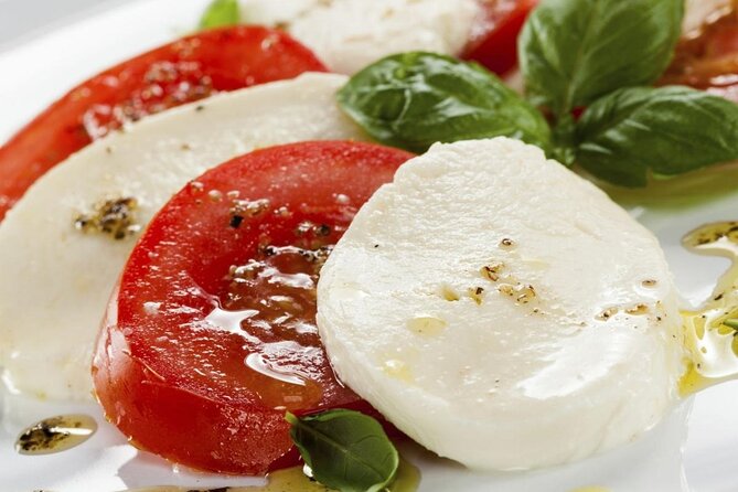 Cooking class with Pasta, mozzarella and Tiramisu with wine - Making mozzarella with Ferdinando
