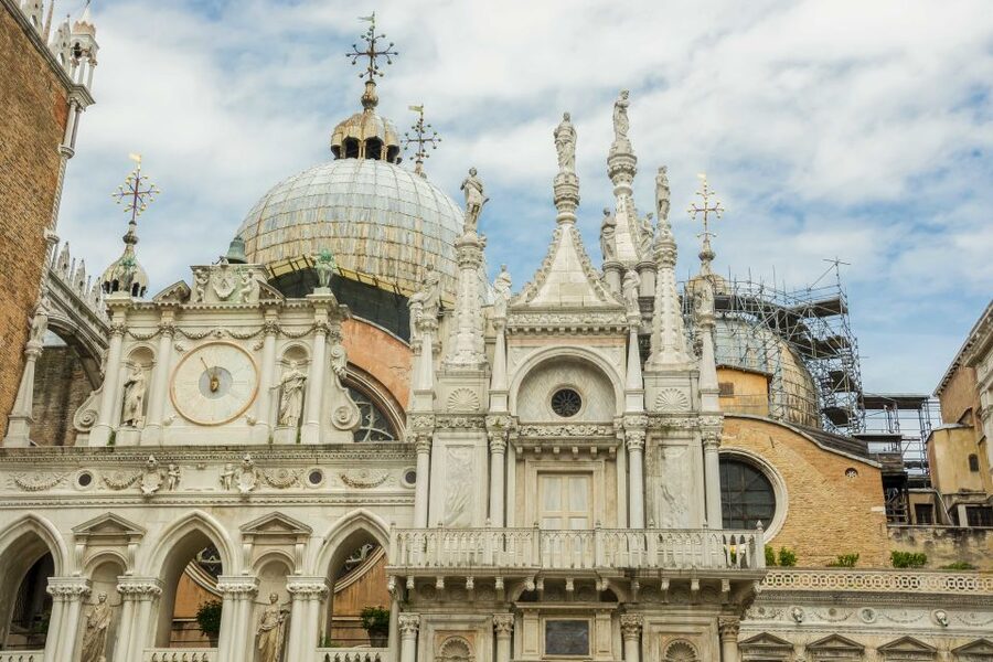 Doge's Palace Skip-the-Line Guided Tour - Why the queue matters at St. Mark’s Square