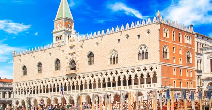 Doge's Palace Skip-the-Line Guided Tour - The courtyard and the first view of Venetian power