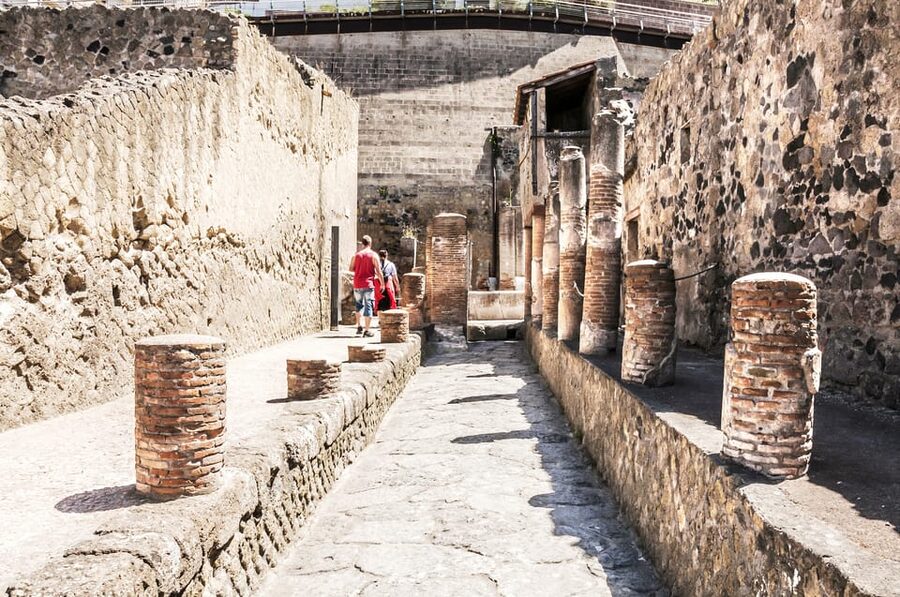 Ercolano: Herculaneum Entry Ticket with Optional Audio Guide - Why Herculaneum Feels More Intimate Than Pompeii