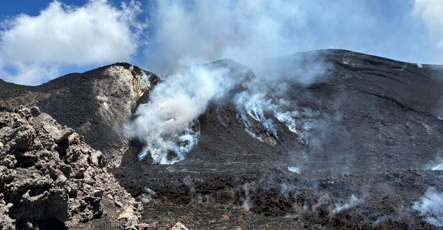 Etna excursion to 3000 mt. with cable-car and jeep 4x4 - Hiking toward 3000 meters and Barbagallo Crater