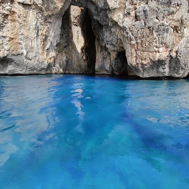 EXCURSION VISIT TO THE SANTA MARIA DI LEUCA CAVES - Who will enjoy this boat trip most