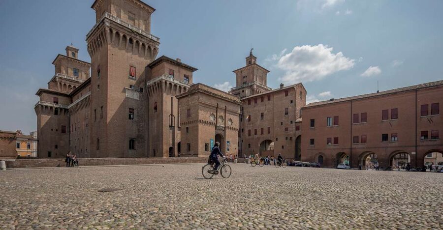 Ferrara: City Highlights Walking Tour with Local Guide - Palazzo dei Diamanti and the Addizione Erculea